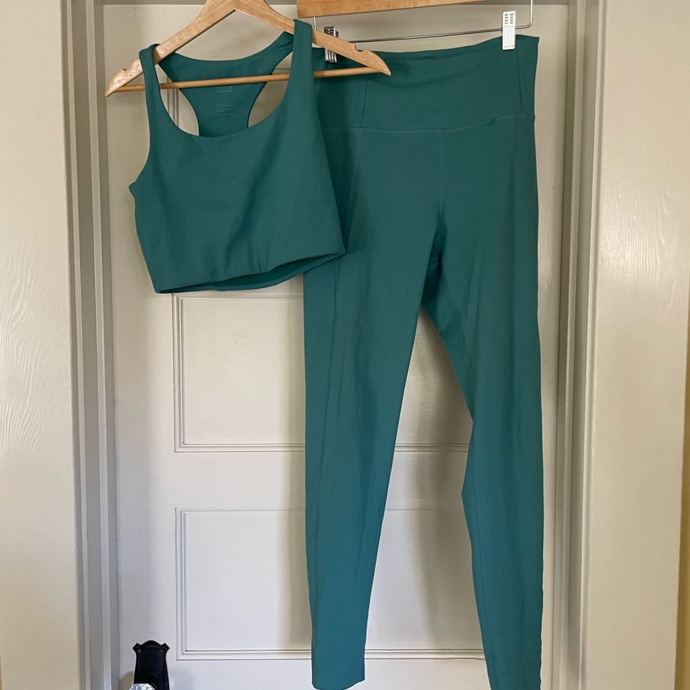 girlfriend collective vine high rise leggings + paloma bra set size m